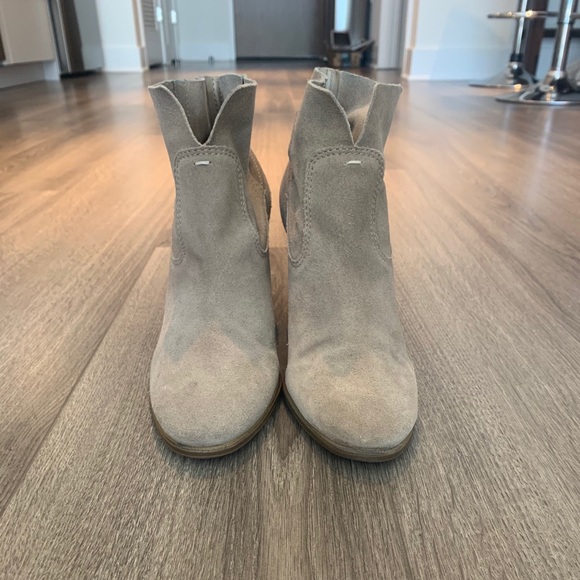 Vince Camuto “Feina” Booties size 8 - Picture 3 of 7